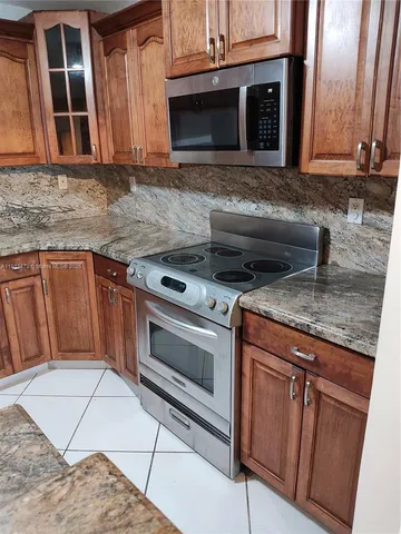 $2,350 | 9735 Northwest 52nd Street, Unit 411, Doral, FL 33178