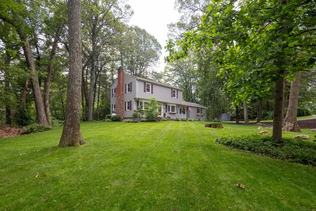a view of a house with backyard and garden