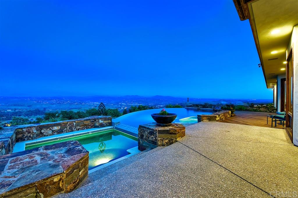 10 Rollingview Lane Fallbrook, CA 92028 - Photo 1 of 25 Gallery Image 1