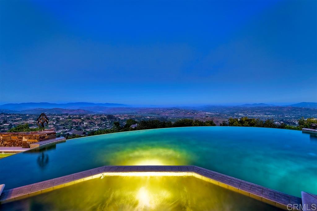 10 Rollingview Lane Fallbrook, CA 92028 - Photo 2 of 25 Gallery Image 2