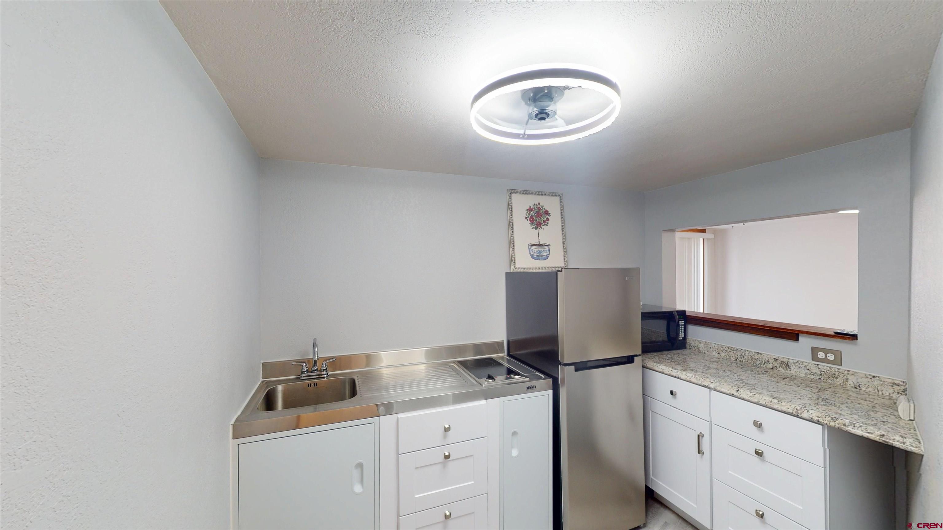 320 Grand Boulevard Delta, CO 81416 - Photo 28 of 38 a bathroom with double sink and a mirror