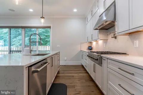 $1,299,900 | 14669 Battery Ridge Lane, Centreville, VA 20120