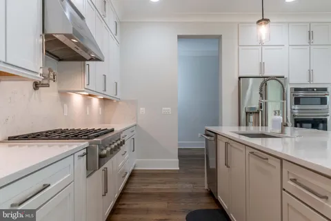 $1,299,900 | 14669 Battery Ridge Lane, Centreville, VA 20120