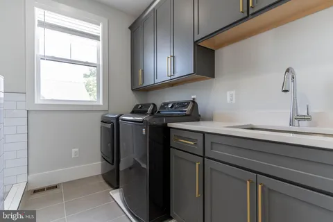 $1,299,900 | 14669 Battery Ridge Lane, Centreville, VA 20120