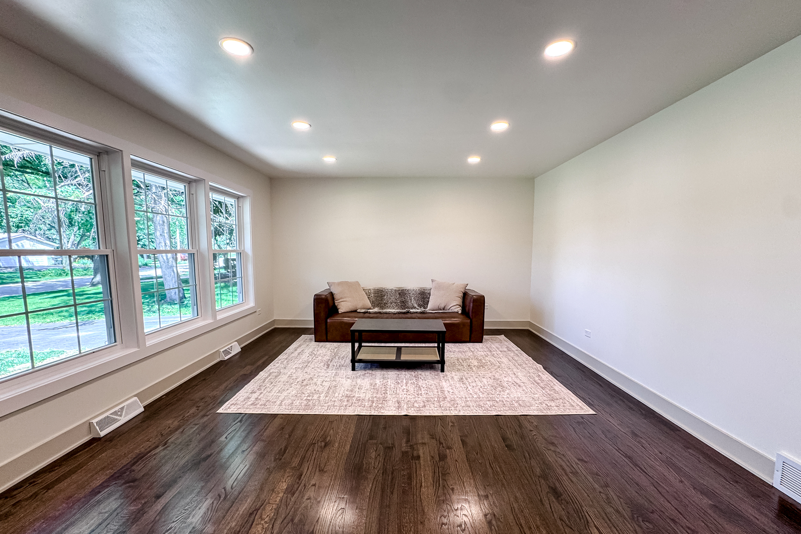 129 Monument Avenue Barrington, IL 60010 - Photo 3 of 30