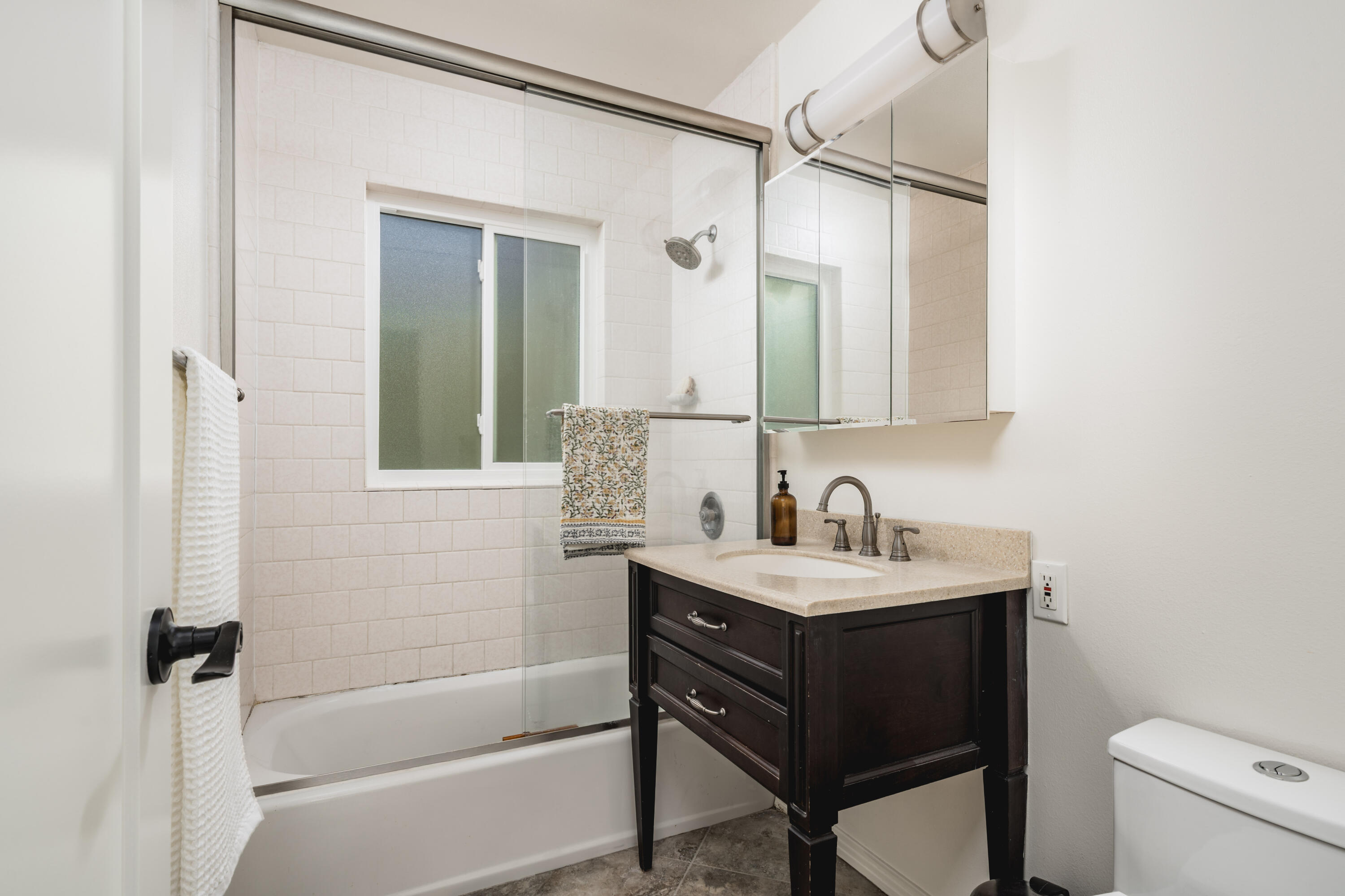 4856 Glenn Road Santa Barbara, CA 93105 - Photo 14 of 25 Primary Bathroom