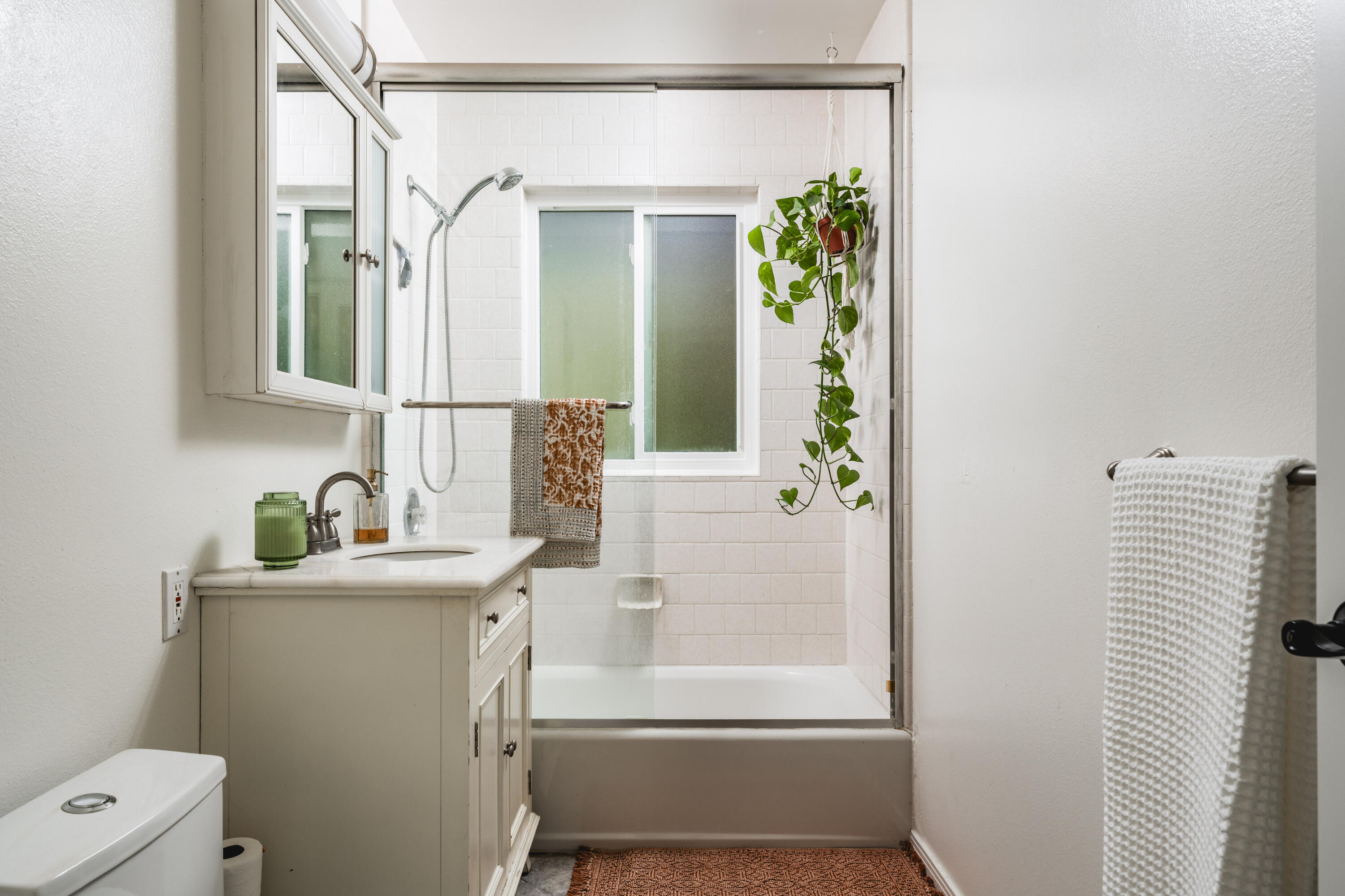 4856 Glenn Road Santa Barbara, CA 93105 - Photo 18 of 25 Bathroom 2