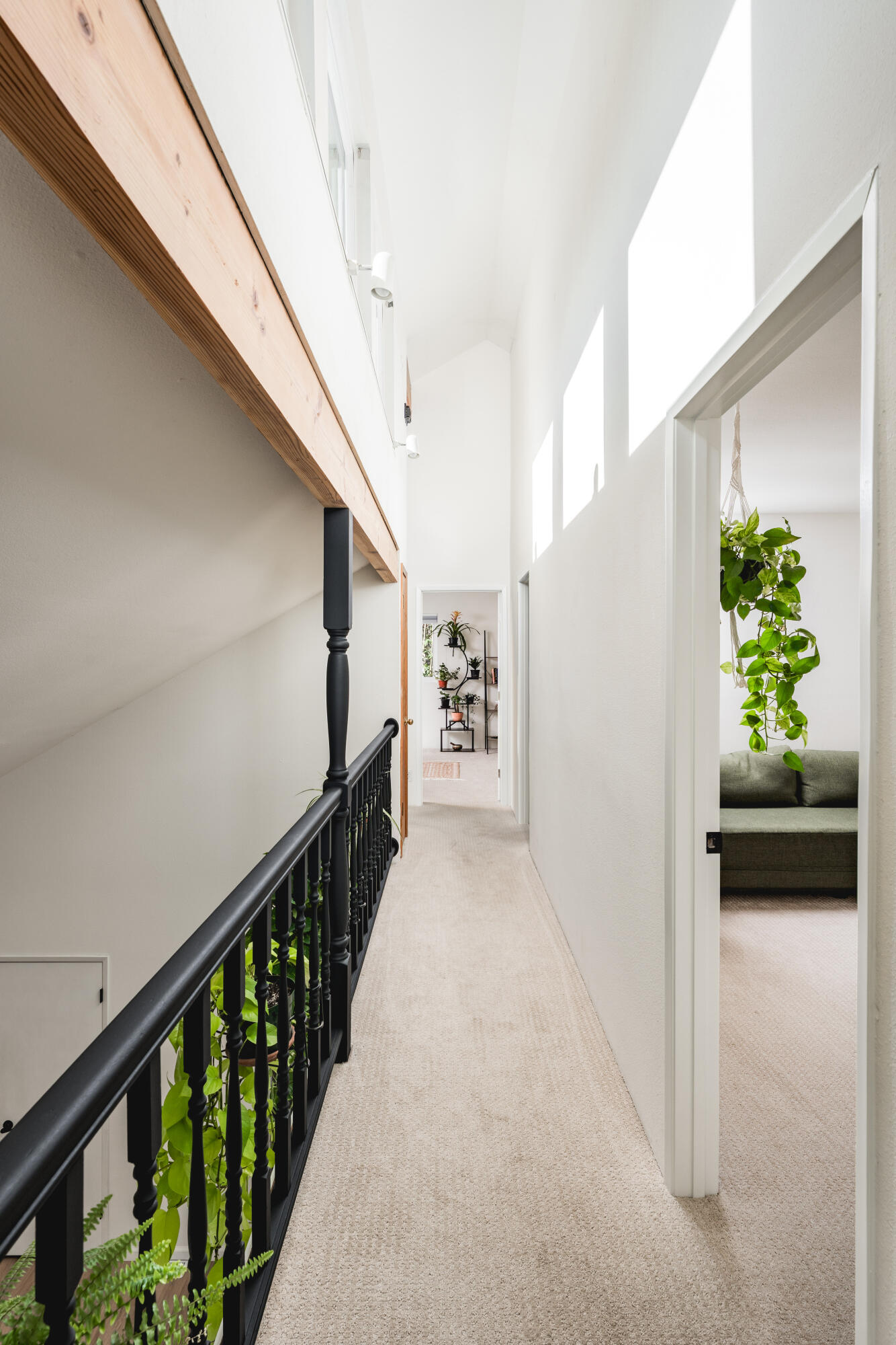 4856 Glenn Road Santa Barbara, CA 93105 - Photo 19 of 25 Hallway