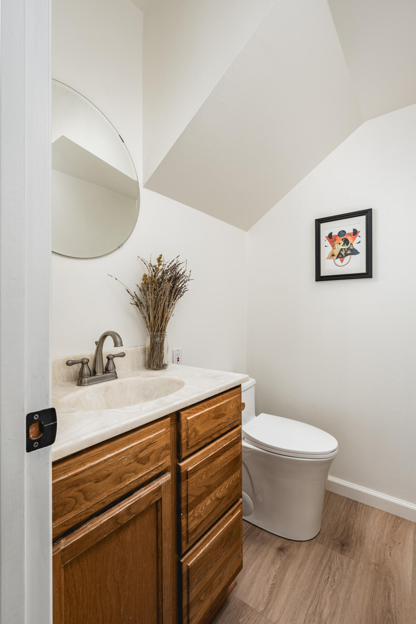 4856 Glenn Road Santa Barbara, CA 93105 - Photo 20 of 25 Powder Room