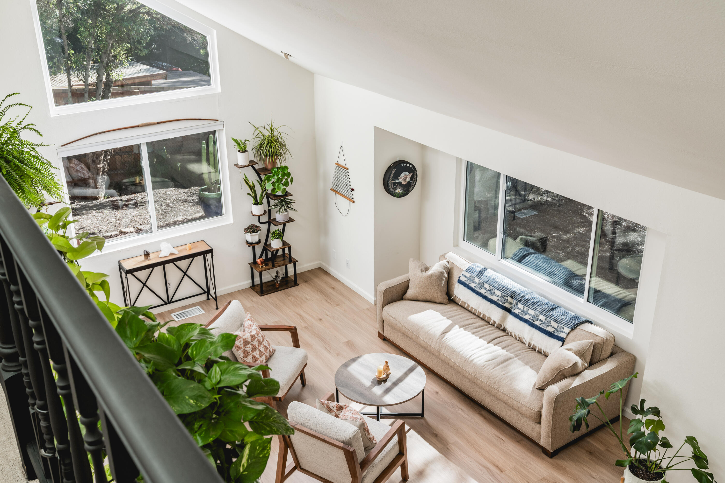 4856 Glenn Road Santa Barbara, CA 93105 - Photo 3 of 25 Birds Eye View Living Room