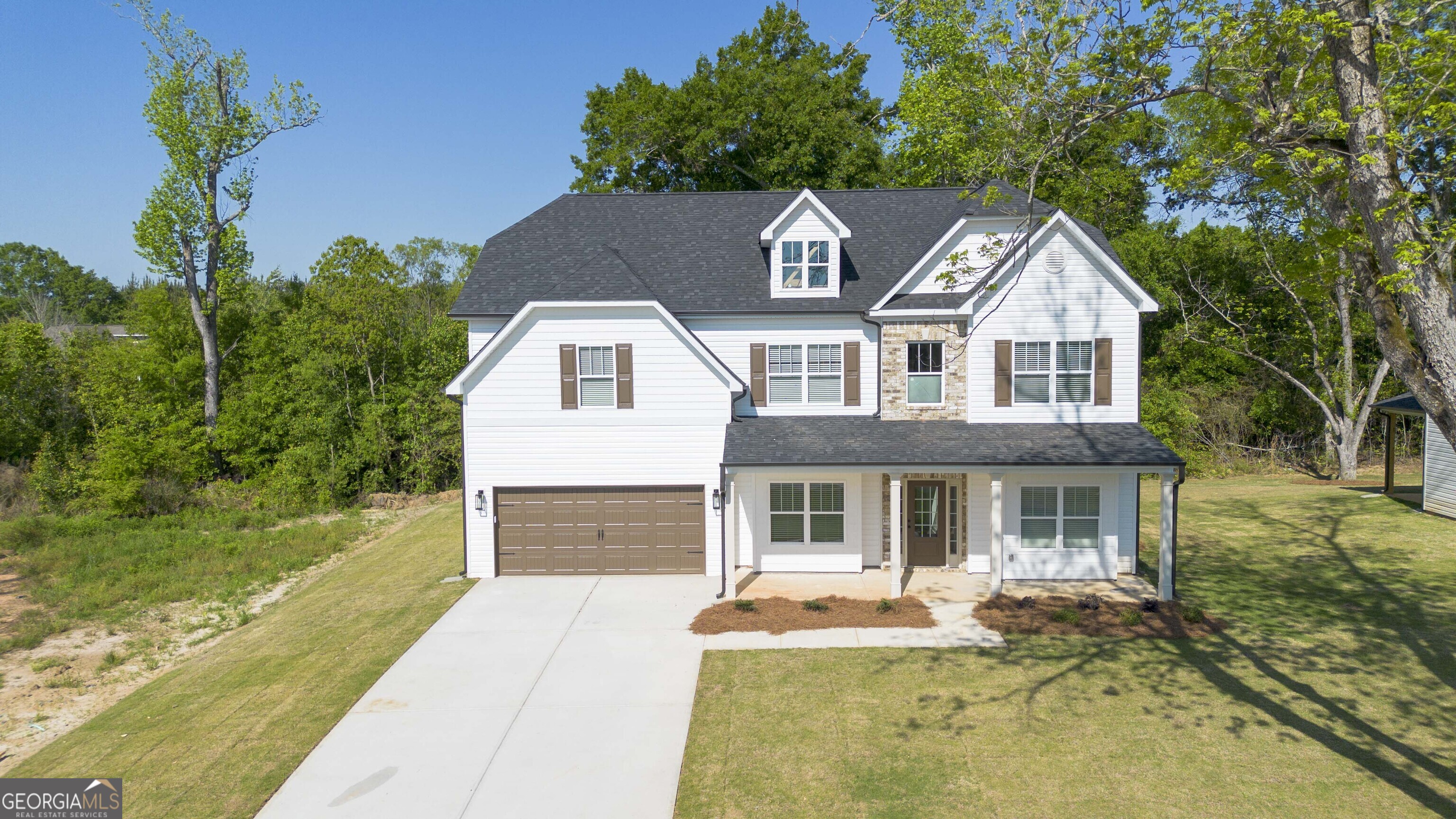 124 Bluecoat Trail Byron, GA 31008 - Photo 3 of 86 a front view of a house with garden