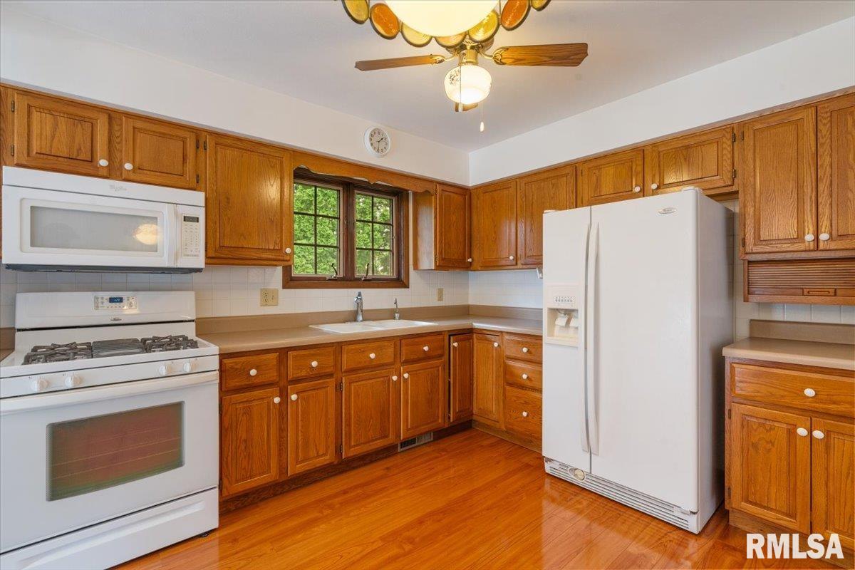 17223 Cedar Road East Moline, IL 61244 - Photo 11 of 30 Gallery Image 11