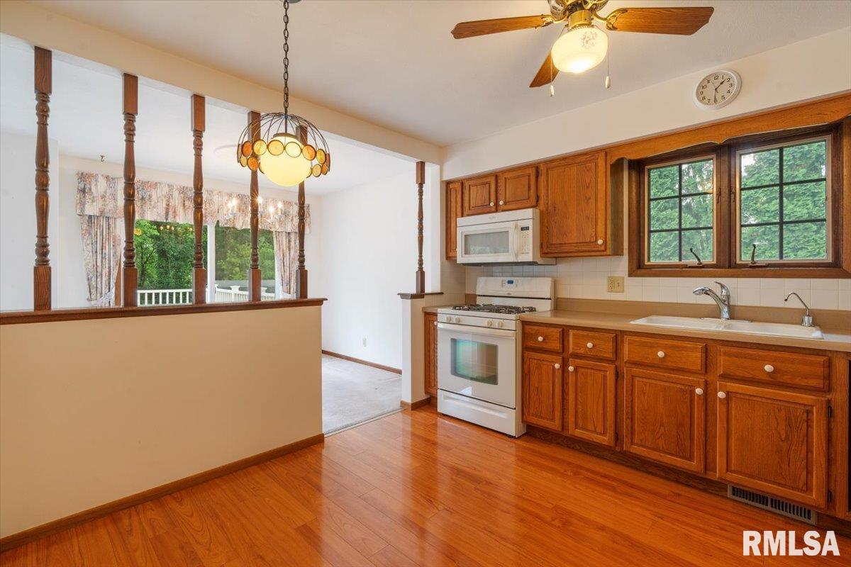 17223 Cedar Road East Moline, IL 61244 - Photo 12 of 30 Gallery Image 12
