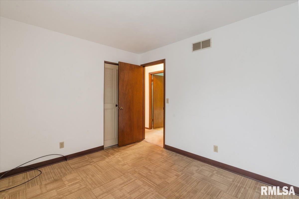 17223 Cedar Road East Moline, IL 61244 - Photo 17 of 30 Gallery Image 17