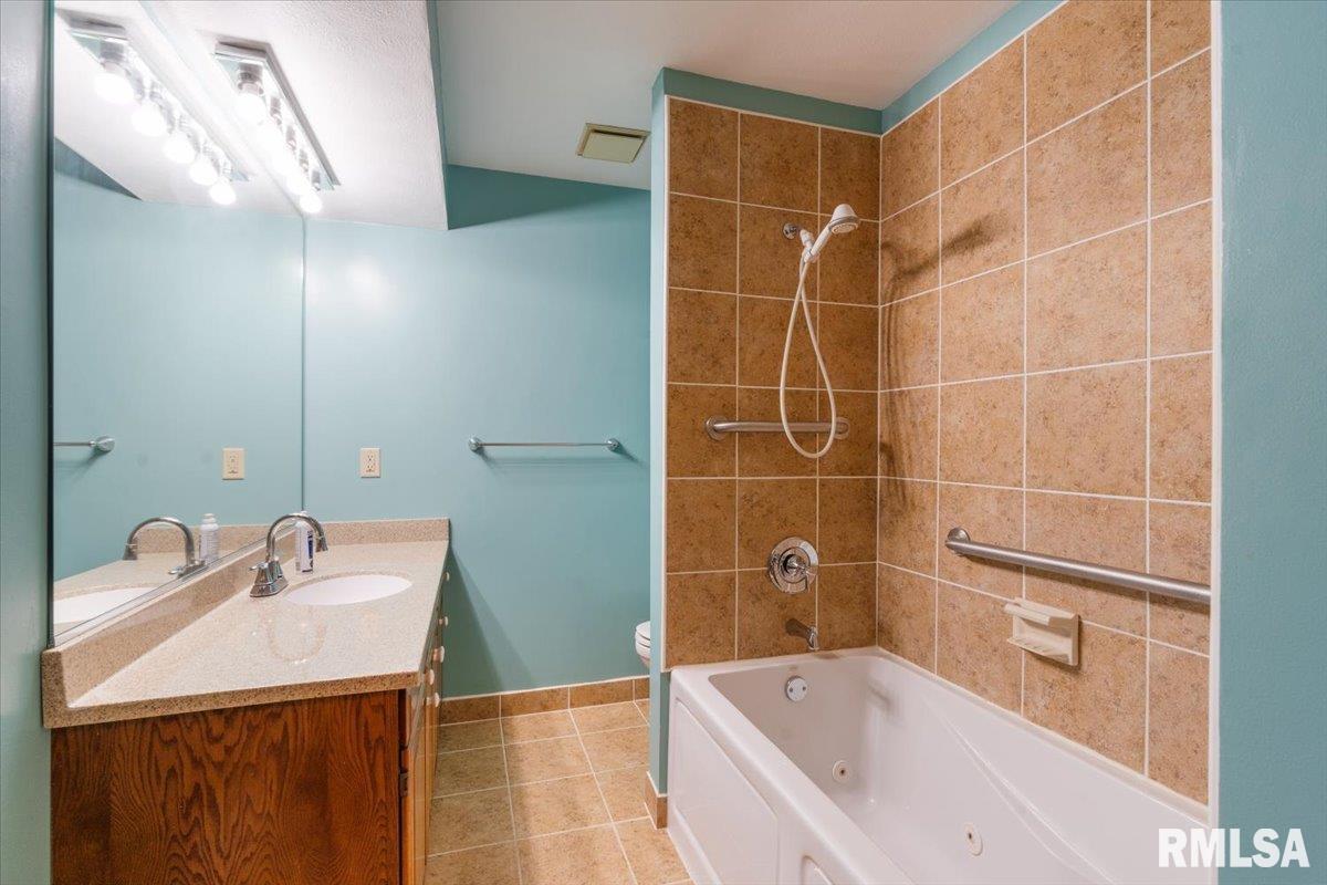 17223 Cedar Road East Moline, IL 61244 - Photo 18 of 30 Gallery Image 18