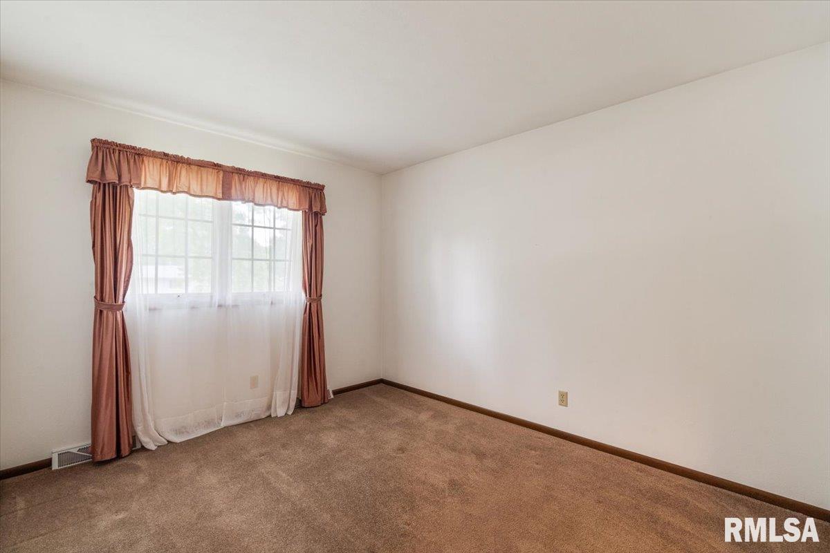 17223 Cedar Road East Moline, IL 61244 - Photo 23 of 30 Gallery Image 23