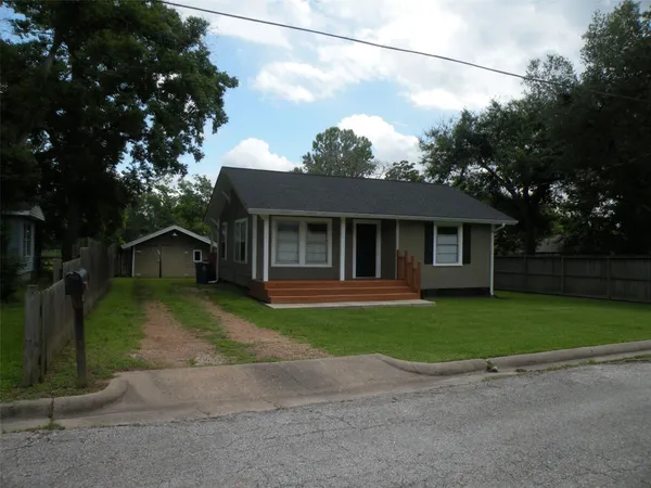 $1,300 | 319 North Hunt Street, Bellville, TX 77418
