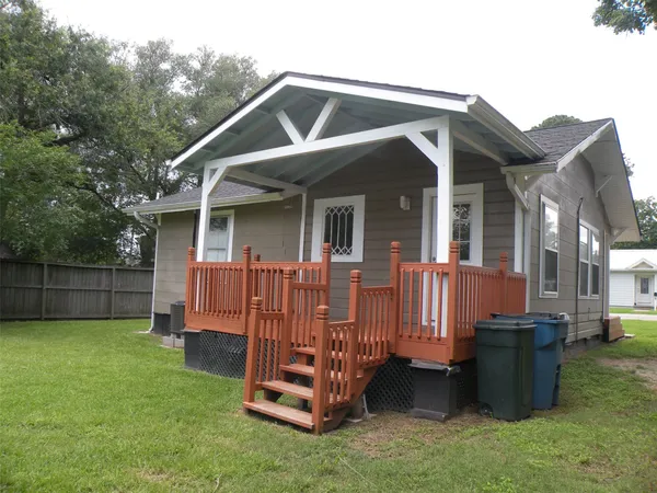 $1,300 | 319 North Hunt Street, Bellville, TX 77418