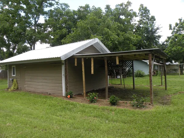 $1,300 | 319 North Hunt Street, Bellville, TX 77418