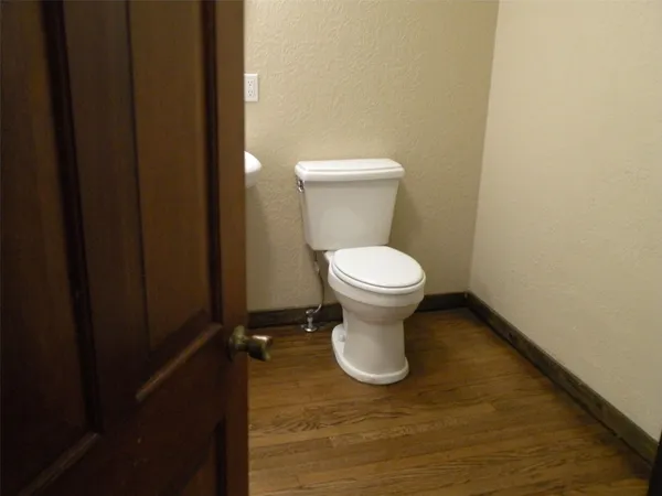 $1,300 | 319 North Hunt Street, Bellville, TX 77418