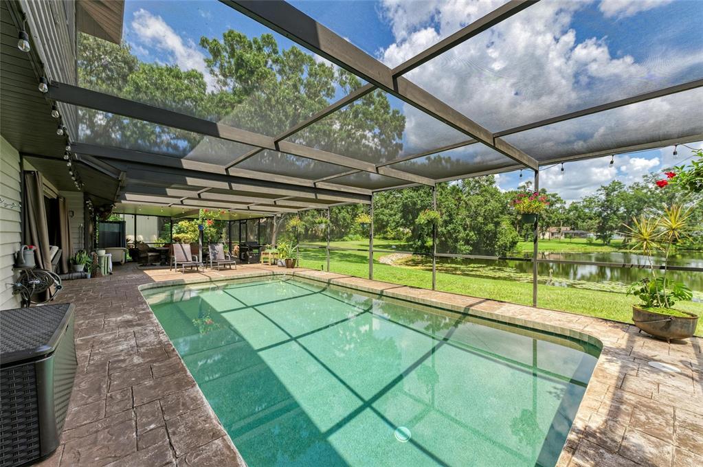 6114 Cypress Circle Bradenton, FL 34202 - Photo 2 of 67