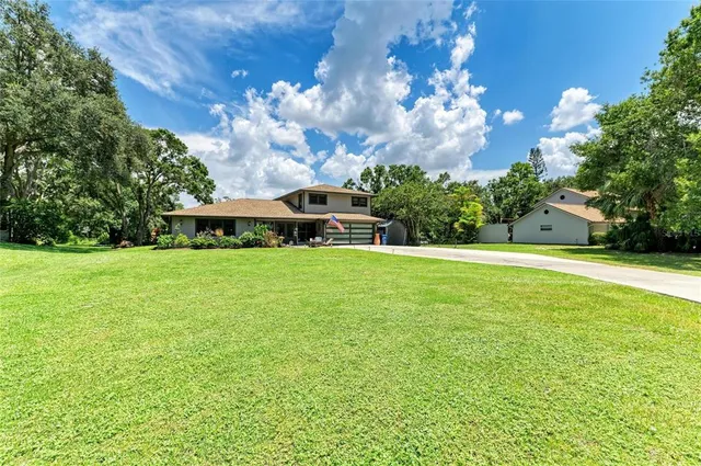 $830,000 | 6114 Cypress Circle, Bradenton, FL 34202