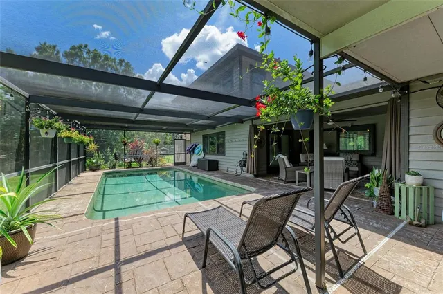 $830,000 | 6114 Cypress Circle, Bradenton, FL 34202