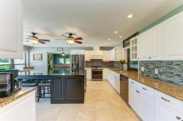 $830,000 | 6114 Cypress Circle, Bradenton, FL 34202