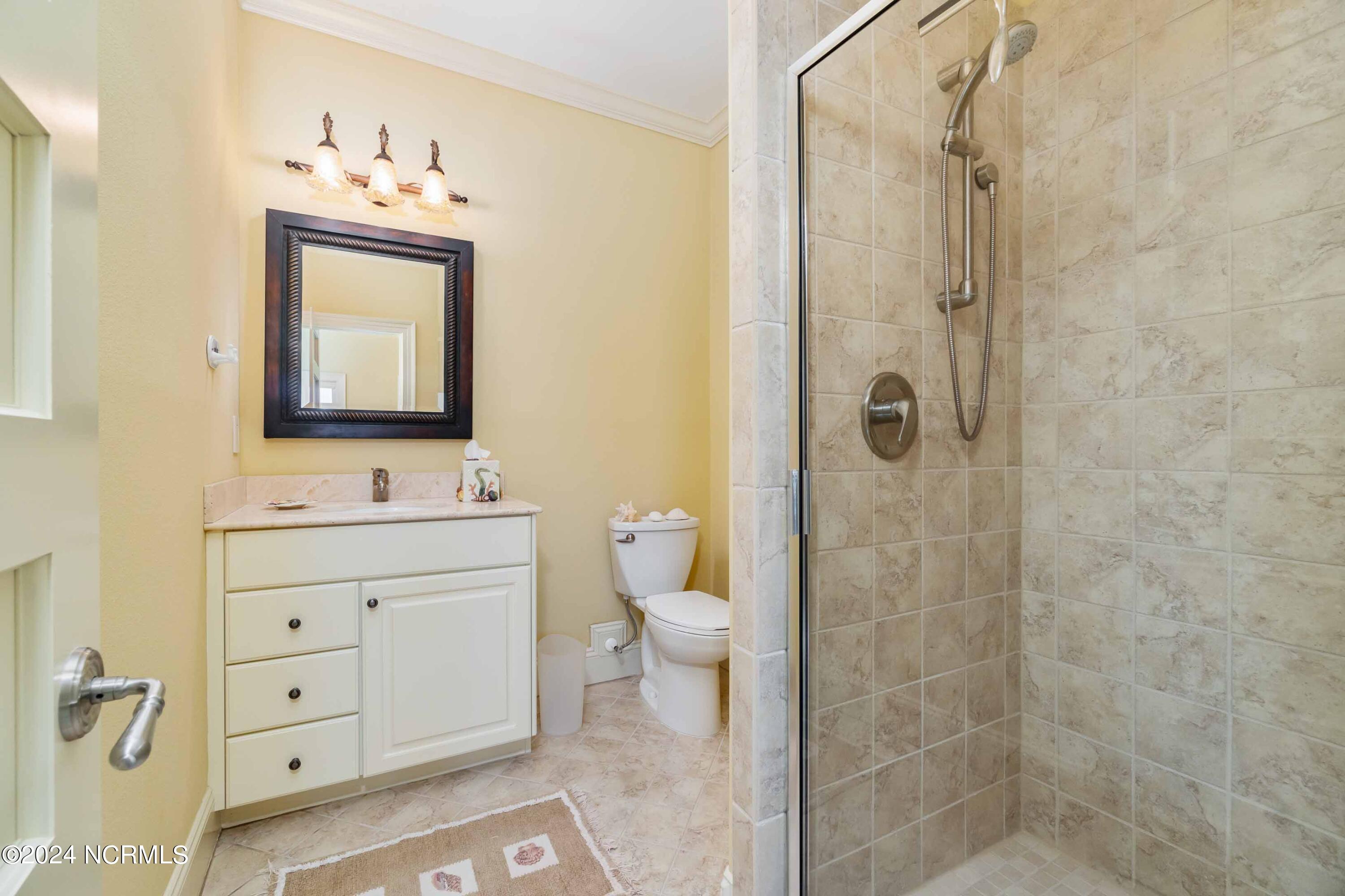 6054 Dolphin Road Oriental, NC 28571 - Photo 52 of 76 Guest Suite Bath