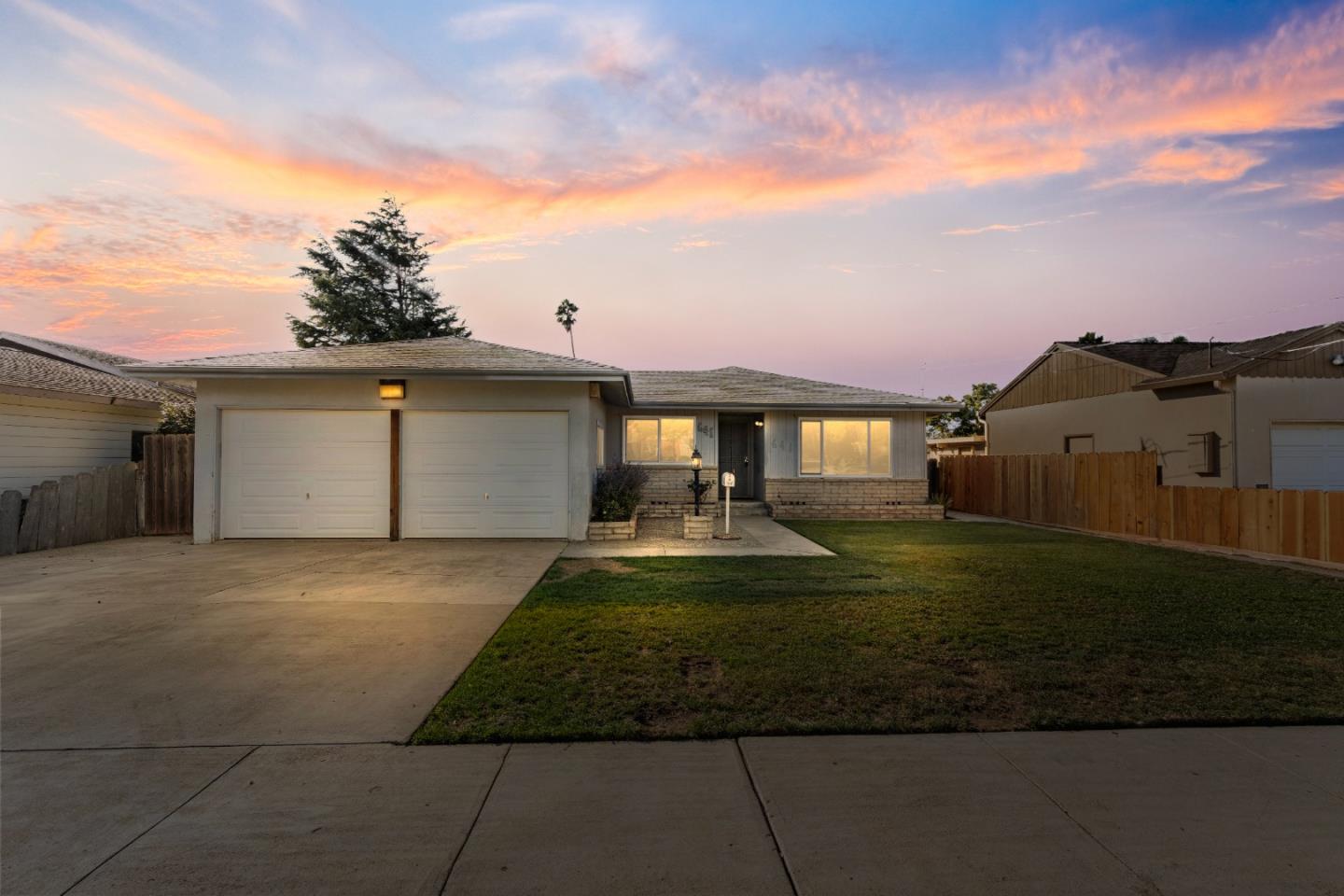 a view of a yard in front of a house