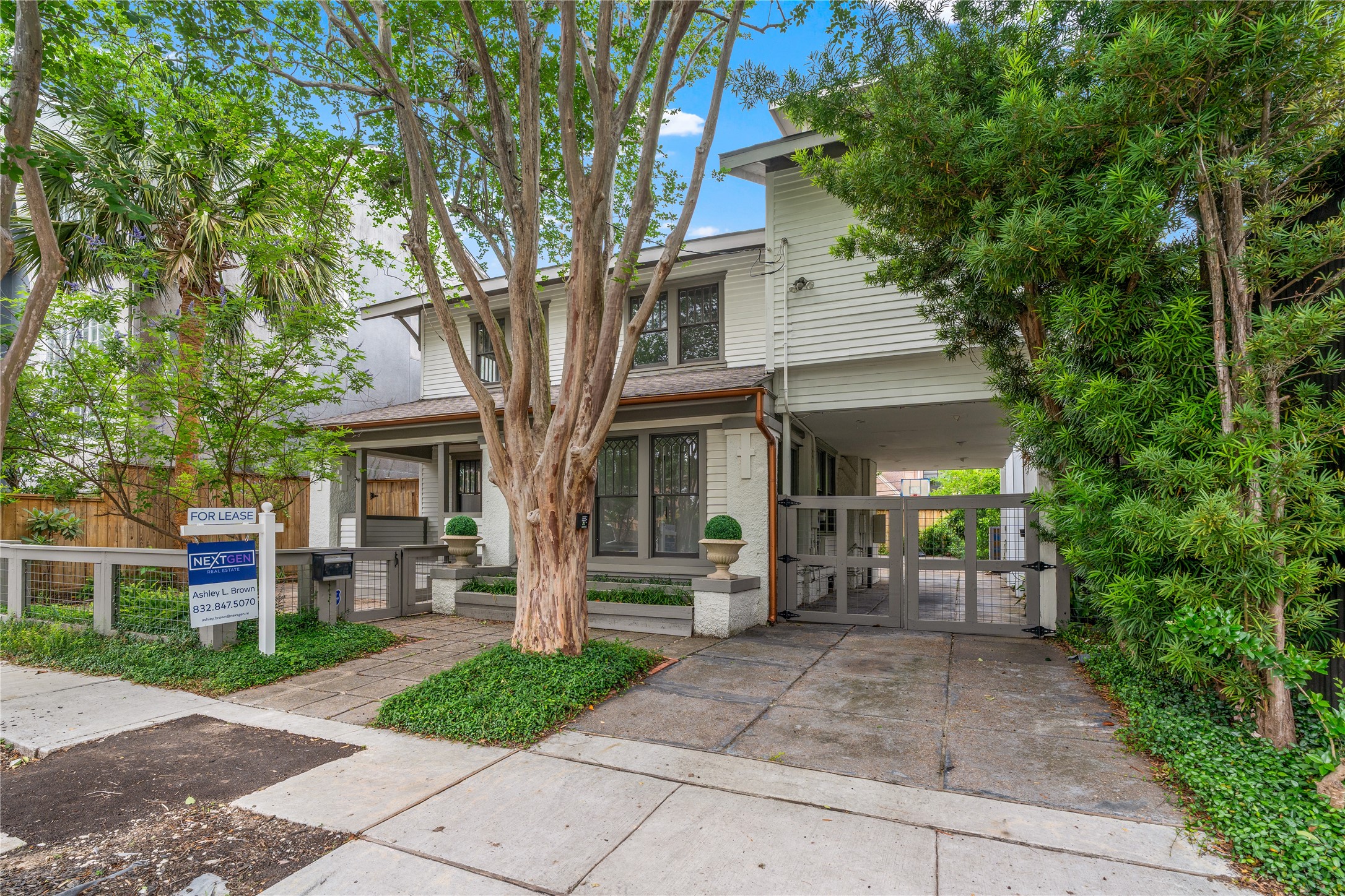 1210 Hawthorne Street Houston, TX 77006 - Photo 1 of 37