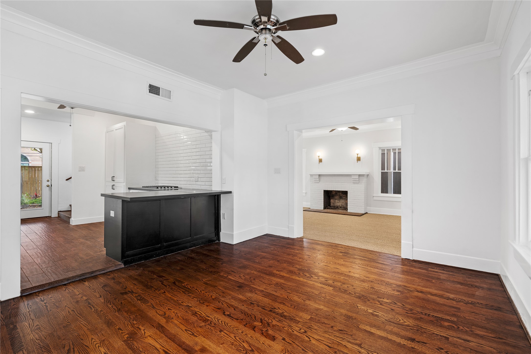 1210 Hawthorne Street Houston, TX 77006 - Photo 11 of 37