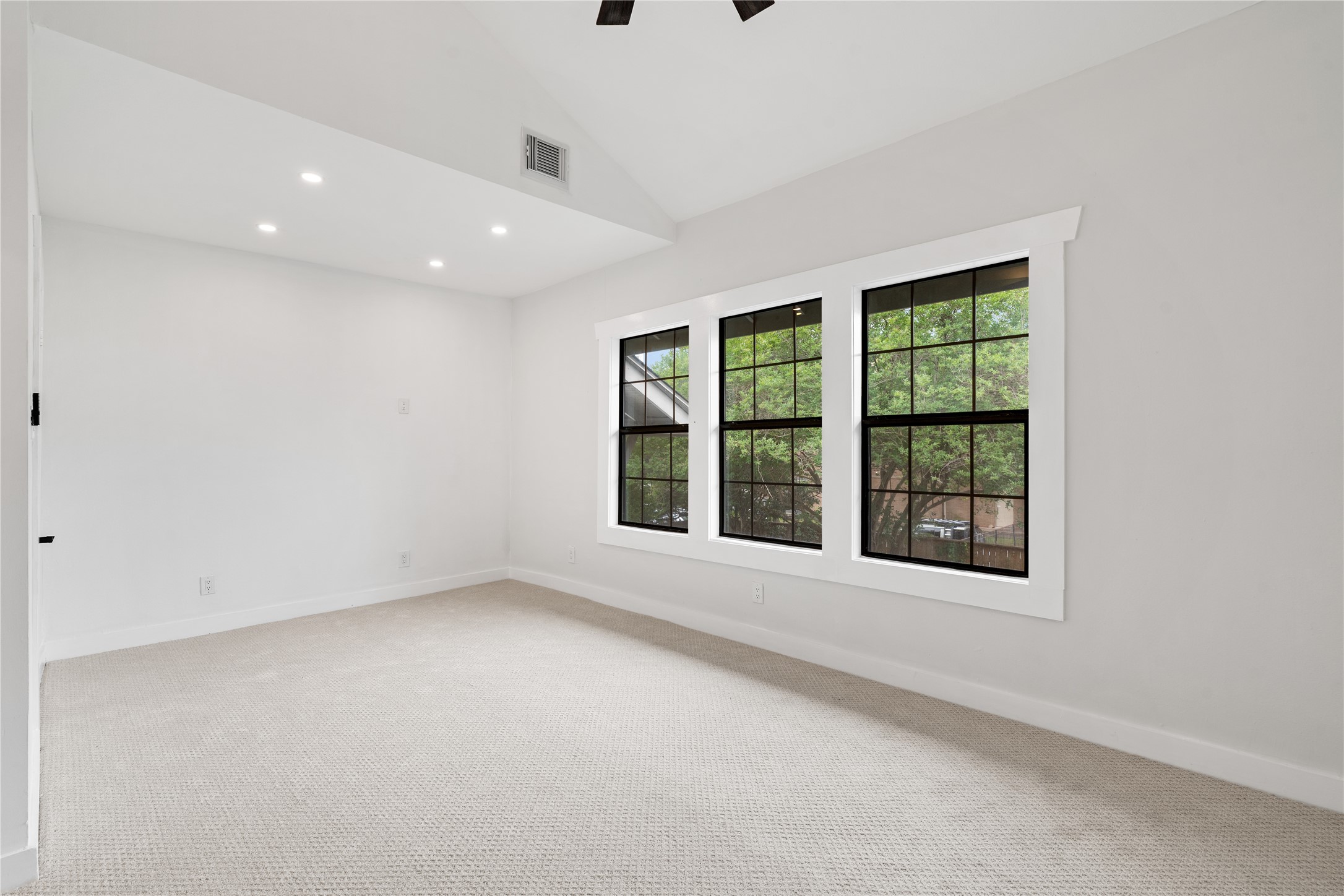 1210 Hawthorne Street Houston, TX 77006 - Photo 20 of 37