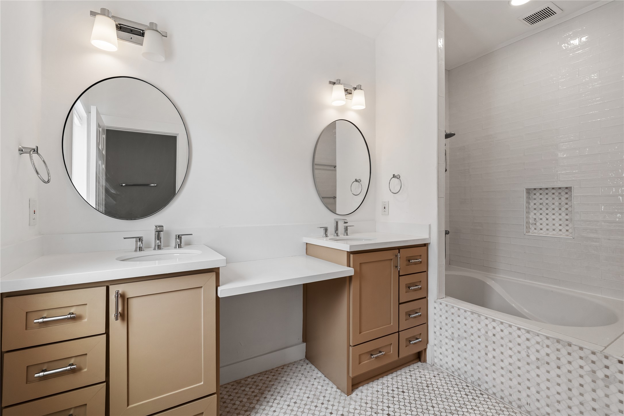 1210 Hawthorne Street Houston, TX 77006 - Photo 24 of 37