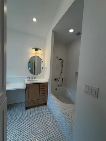 $5,650 | 1210 Hawthorne Street, Houston, TX 77006