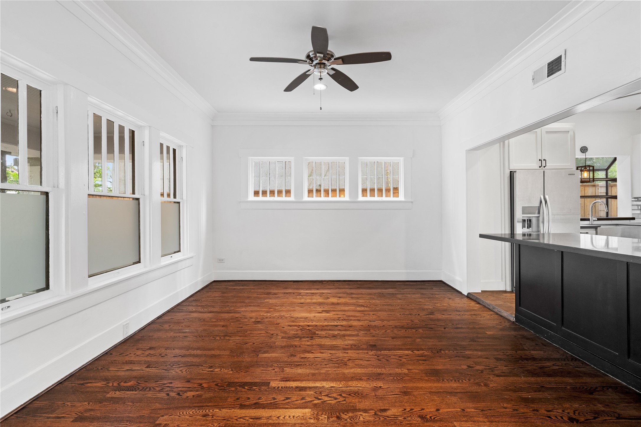 1210 Hawthorne Street Houston, TX 77006 - Photo 9 of 37