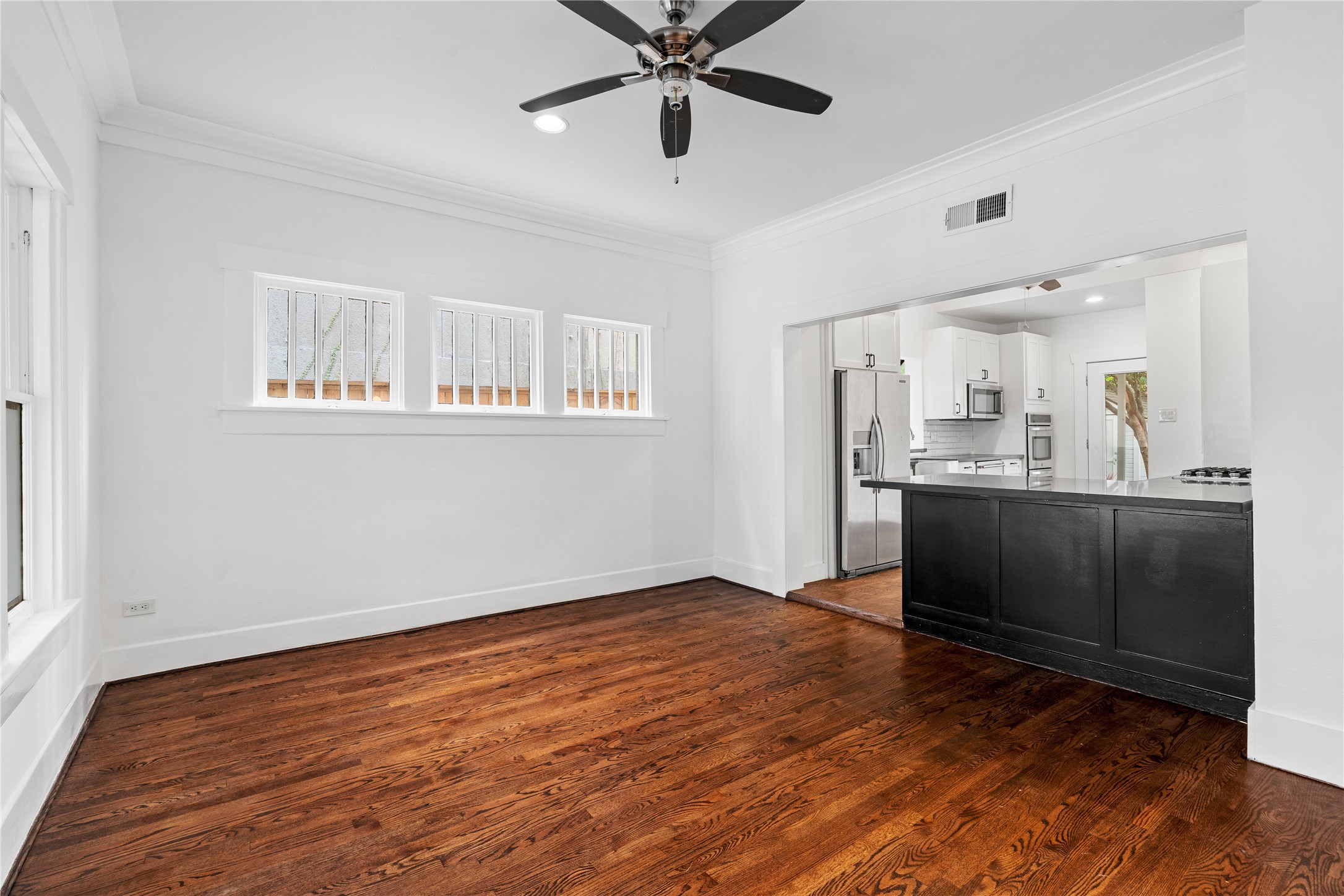 1210 Hawthorne Street Houston, TX 77006 - Photo 10 of 37