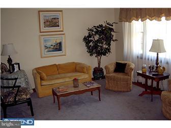 390 Nimitz Road Dover, DE 19901 - Photo 3 of 12 Living Room