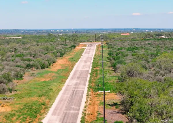 $95,000 | 125 Cr 2644 Moore Tx 78057, Devine, TX 78016