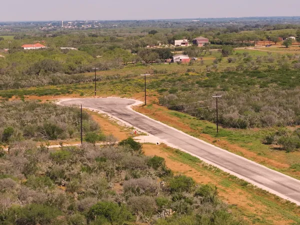 $95,000 | 125 Cr 2644 Moore Tx 78057, Devine, TX 78016
