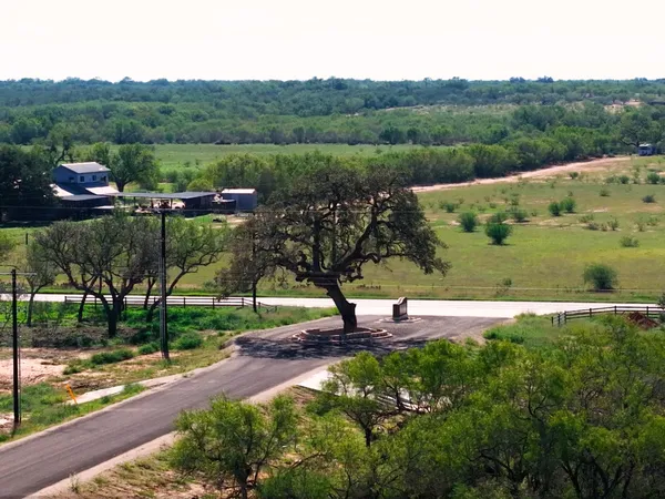 $95,000 | 125 Cr 2644 Moore Tx 78057, Devine, TX 78016