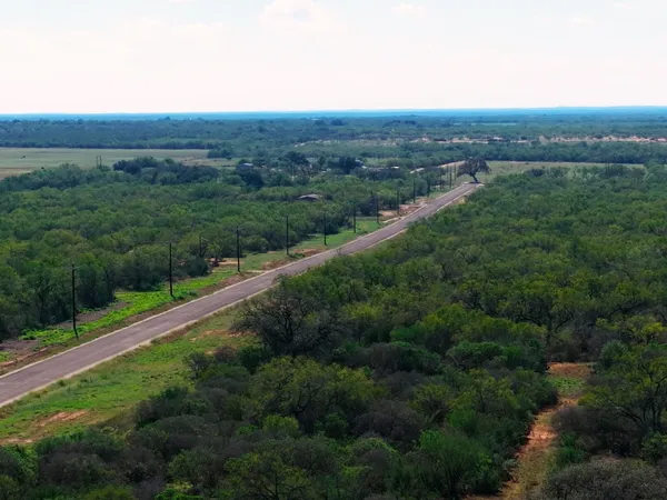 $95,000 | 125 Cr 2644 Moore Tx 78057, Devine, TX 78016