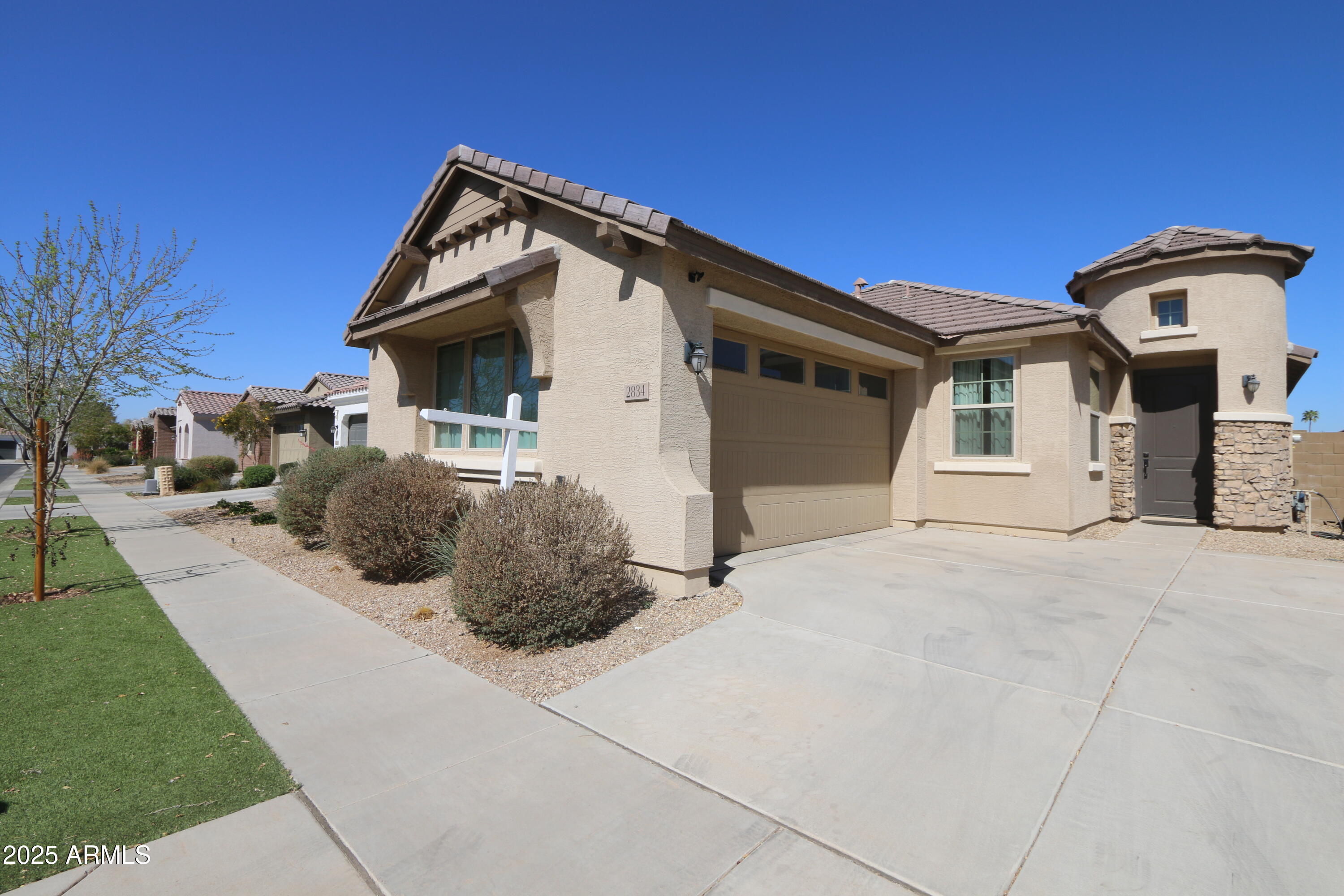 2834 East Fraktur Road Phoenix, AZ 85040 - Photo 2 of 24 Gallery Image 2