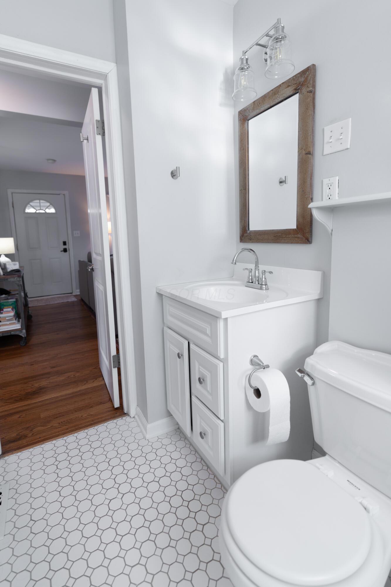 876 Thomas Road Columbus, OH 43212 - Photo 7 of 23 First floor full bathroom