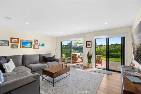 $2,495,000 | 659 Vista Bonita, Newport Beach, CA 92660