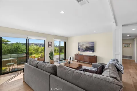 $2,495,000 | 659 Vista Bonita, Newport Beach, CA 92660