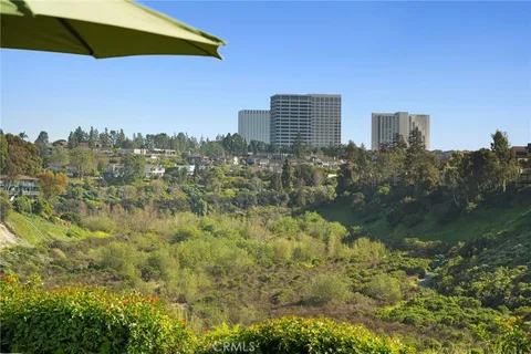 $2,495,000 | 659 Vista Bonita, Newport Beach, CA 92660