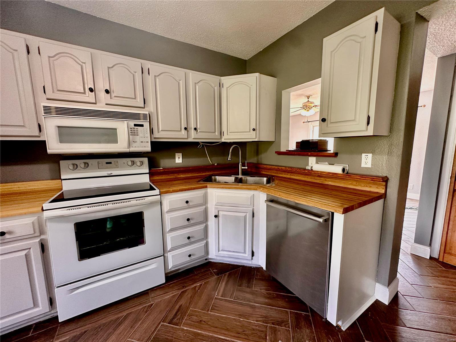 3433 Douglas Road Florissant, MO 63034 - Photo 11 of 45 Gallery Image 11