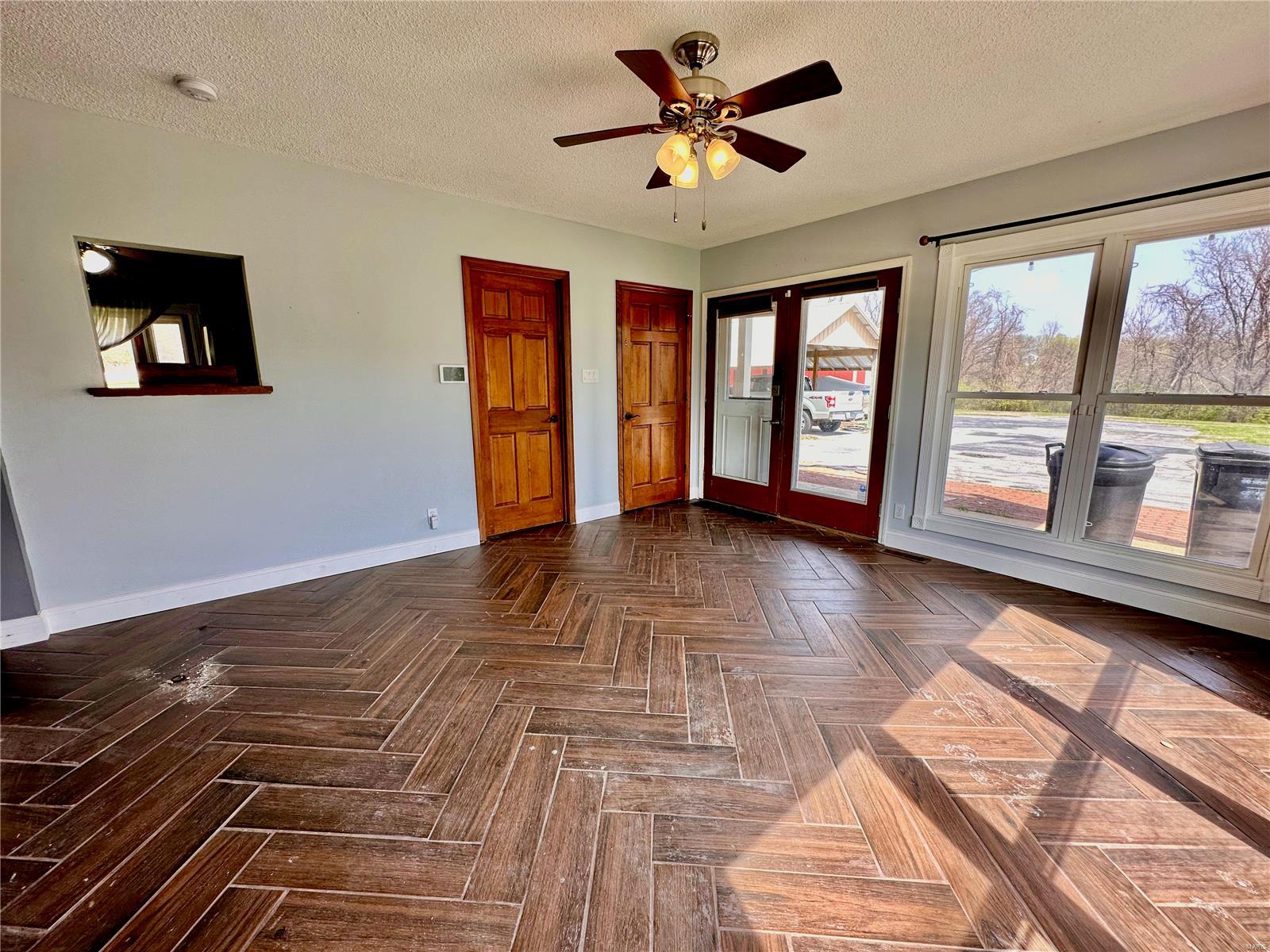 3433 Douglas Road Florissant, MO 63034 - Photo 15 of 45 Gallery Image 15