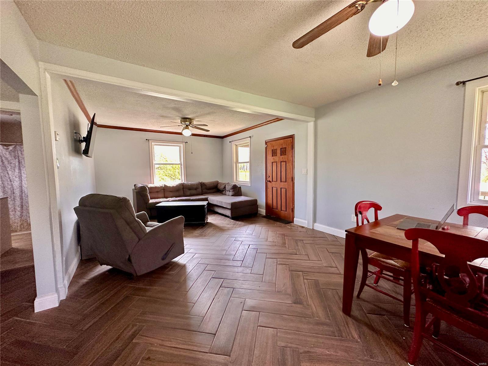 3433 Douglas Road Florissant, MO 63034 - Photo 6 of 45 Gallery Image 6